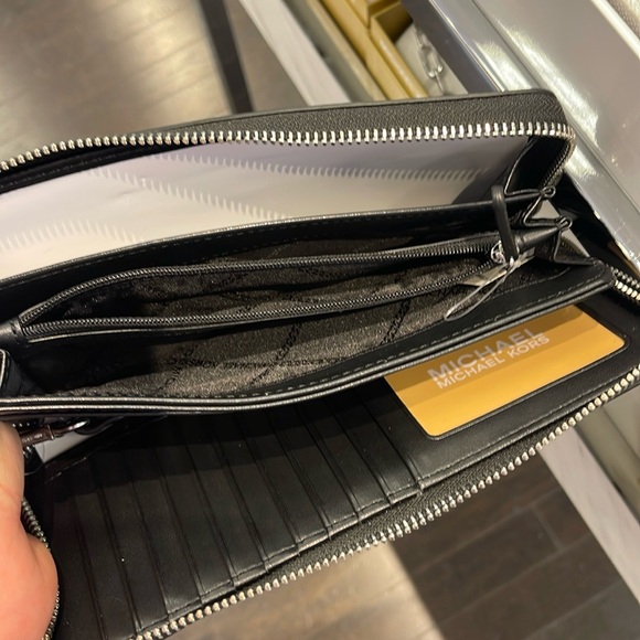 Michael Kors JtSet Travel Metallic Crocodile Embossed Leather Continental Wallet - Picture 11 of 16